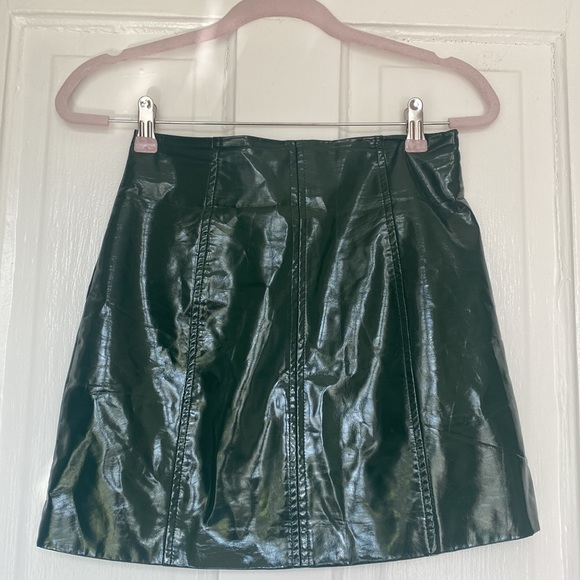 F21 Vinyl Zipper Mini Skirt - Picture 6 of 7